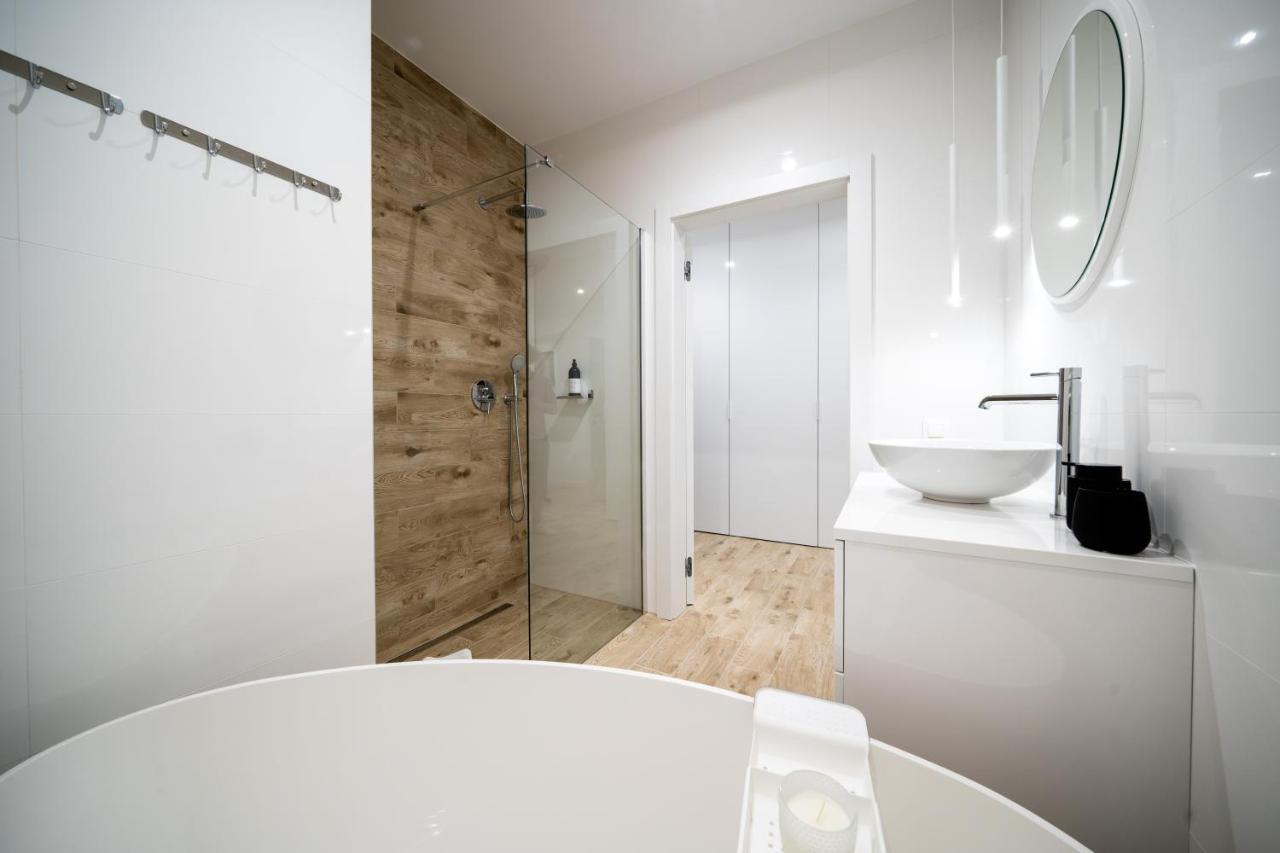 Urban Apartments Luxury Skyline Sokolska Towers 30A, 2 Free Garages, Gym & Sauna, Self Check-In Kattowitz Exterior foto