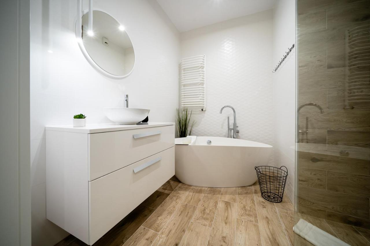 Urban Apartments Luxury Skyline Sokolska Towers 30A, 2 Free Garages, Gym & Sauna, Self Check-In Kattowitz Exterior foto