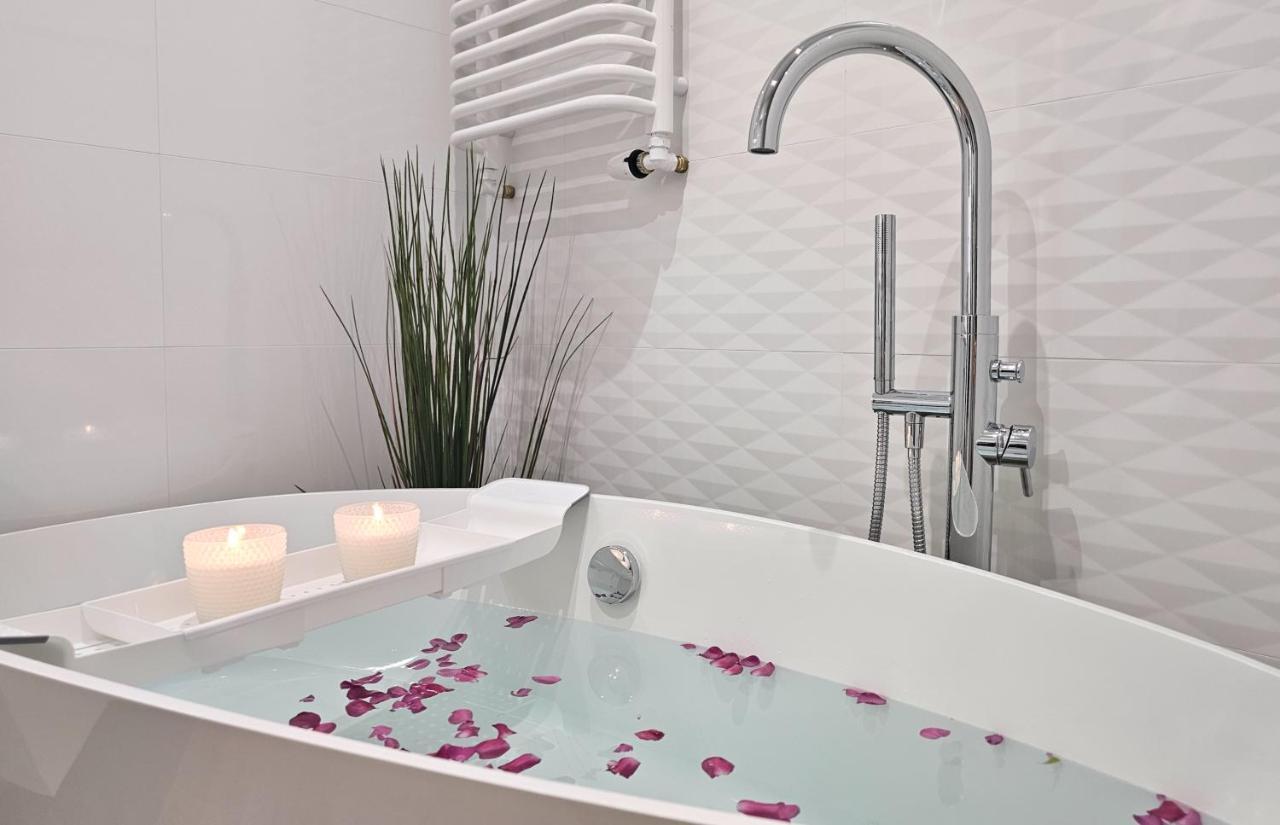 Urban Apartments Luxury Skyline Sokolska Towers 30A, 2 Free Garages, Gym & Sauna, Self Check-In Kattowitz Exterior foto